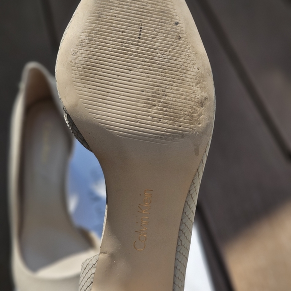 Shoes - Picture 8 of 9